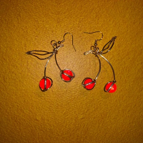 Handmade cherry earrings - Picture 2 of 3